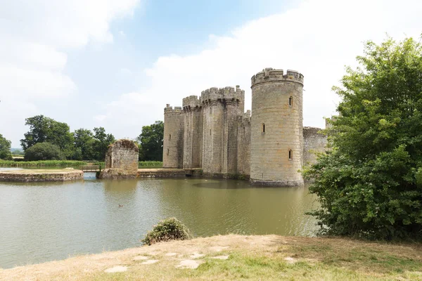 Antiguo castillo Bodiam en Sussex Inglaterra — Foto de Stock