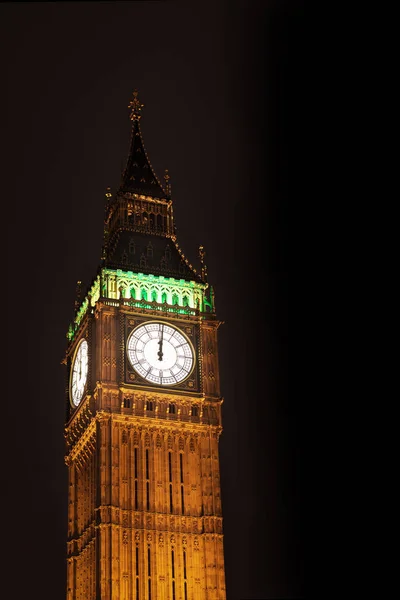 大笨钟和国会在夜晚的灯光 — 图库照片