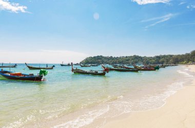 Tayland, Phuket Adası - 2017 20 Aralık: Andaman Denizi ile tra