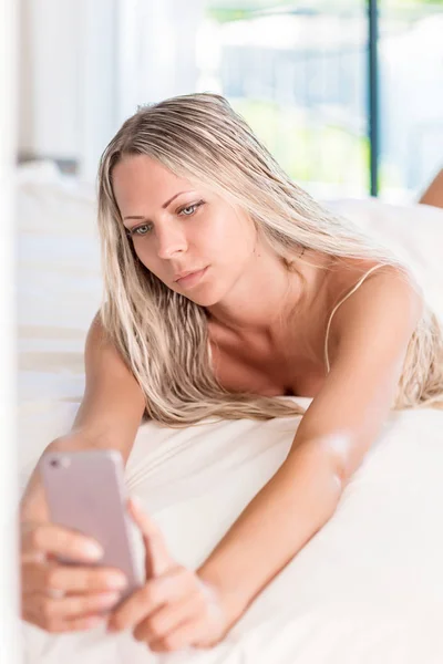 Pretty Blonde Woman Taking Selfie Morning Bed Mobile Phone — Stock Photo, Image