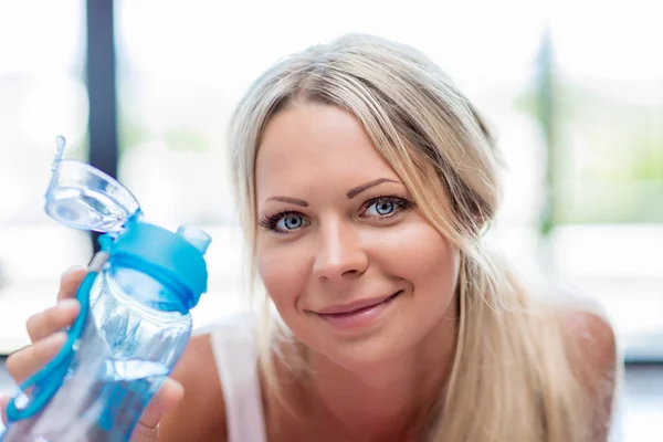 Young Blonde Woman Drinking Water Fitness Sport Pilates — Stock Photo, Image