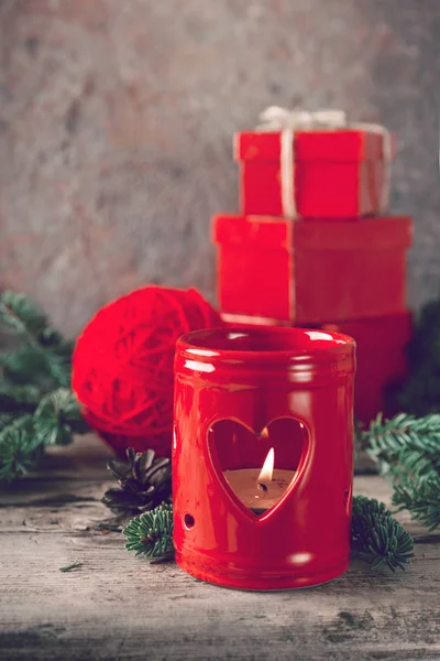 Piros Karácsonyi Gyertyát Jelen Box Fenyő Hajtások — Stock Fotó