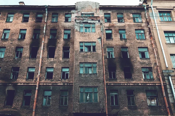 Edificio Quemado Oscuro Roto Sin Concepto Ventanas Fotos de stock