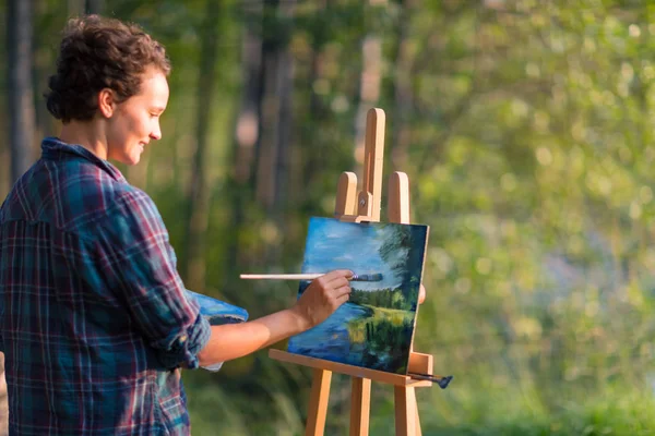 Young Pretty Woman Artist Draws Paints Picture Lake Open Plain — Stock Photo, Image