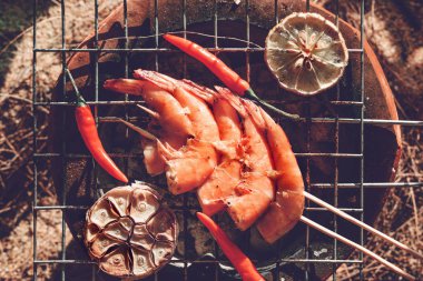 Açık havada Barbekü üzerinde taze karides