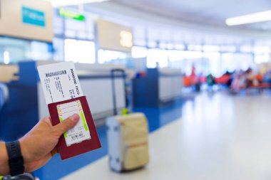 Pasaport ve biniş kartı Havaalanı kalkış terminal kapısında
