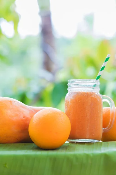 Tropických Exotických Plodů Ananasu Papáji Sklenice Koktejl Shake Šťáva Drink — Stock fotografie