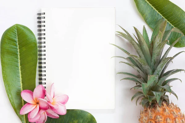 Tropiska Ovanifrån Sommaren Botaniska Begrepp Stilleben Ananas Notebook Ram Med — Stockfoto