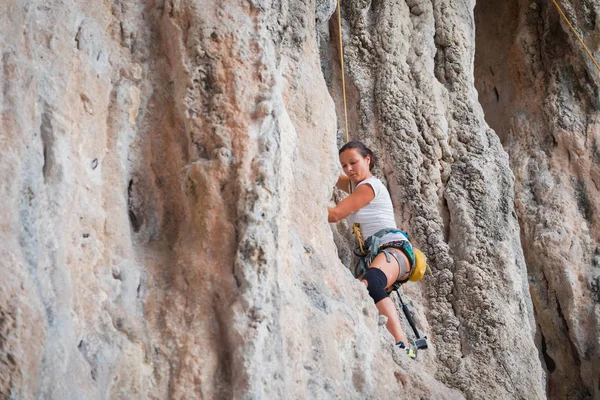 Young Woman Rock Climbing Karst Limestone White Mountain Thailand — Stock Photo, Image