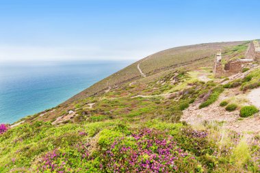 Seçme St Agnes ve Şapel Porth Atlantik Okyanusu kıyısında, Cornwall