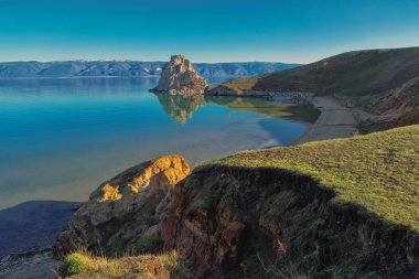 Cape se için dünyanın her yerinden insanların gelip bakmak için Burhan Olkhon - adanın yerli halkı tarafından eski zamanlardan beri venerated, olağanüstü bir rock Island üzerinde
