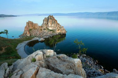 Pelerin Olkhon adada Deniz baykal Batı kıyısında orta kesiminde Shamanka Rock (Ayrıca Cape burhan, Shamansky Cape, mağara Cape) olduğunu.