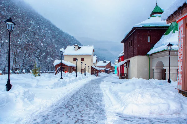 Batı Kafkasya dağlarında kış. Sochi. Rusya