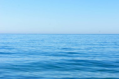 Mavi denizin ufku.