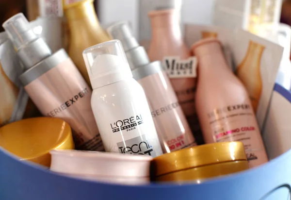 Expert professionnel en série loreal. Cosmétiques de luxe français pour le corps, les cheveux et le visage — Photo