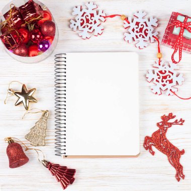 Noel ve yeni yıl arka plan. üstten görünüm, düz yatıyordu.