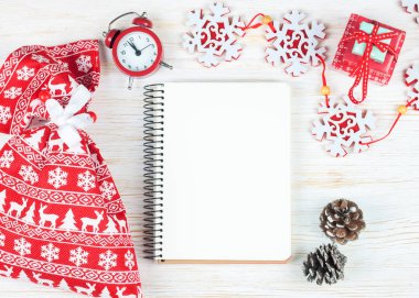 Noel ve yeni yıl arka plan. üstten görünüm, düz yatıyordu.