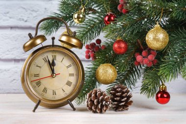 Noel ağacı ve yeni yıla geri sayım.