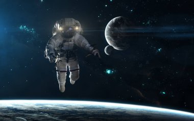 Astronot, gezegenler, mavi bir yıldız ışığında yıldız kümeleri. Derin uzay manzara. Bilim kurgu sanat. Görüntü unsurları Nasa tarafından döşenmiş