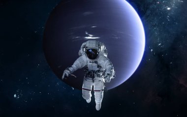 Neptün'ün arka planında astronot. Güneş sistemi. Bilim kurgu