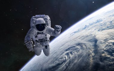 Dünya 'nın arka planında bir astronot. Güneş sistemi. Bilim kurgu