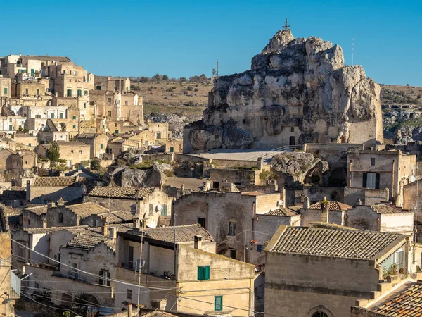 Paesaggio urbano di Matera, Sassi di Matera, centro storico costruito sulle pietre — Foto Stock