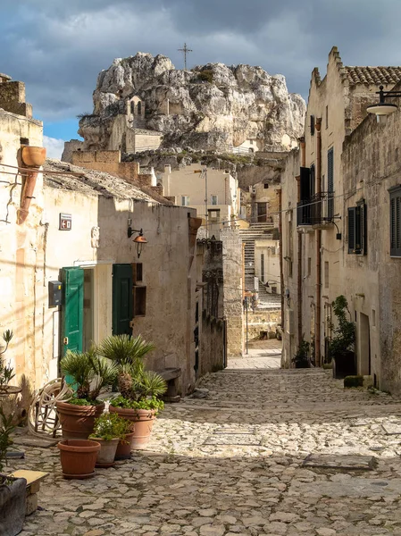 Callejón en Matera, capital europea de la cultura en 2019, construido en t Imagen De Stock