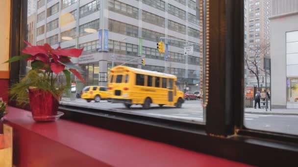 New York Road Junction Yellow School Bus Taxi Other Means — Stock Video