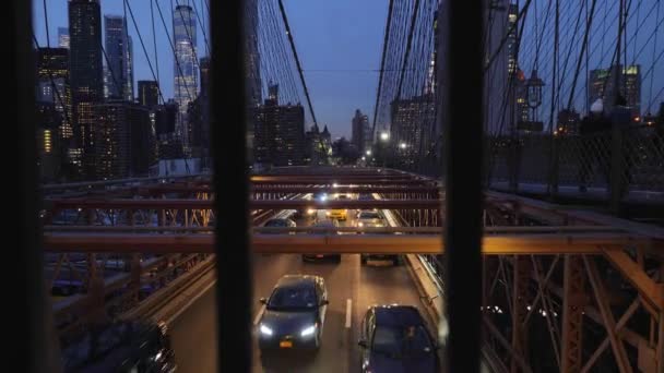 Vista Através Balaustrada Ponte Brooklyn Tráfego Carros Noite Direção Bairro — Vídeo de Stock