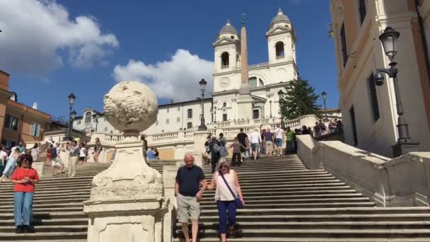 Рим Сентябрь 2019 Движение Камеры Справа Обрамляет Туристов Испанской Лестницы — стоковое видео