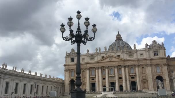 Slow Movement Left Camera Frames Peter Basilica His Sculptures Cloudy — Stock Video