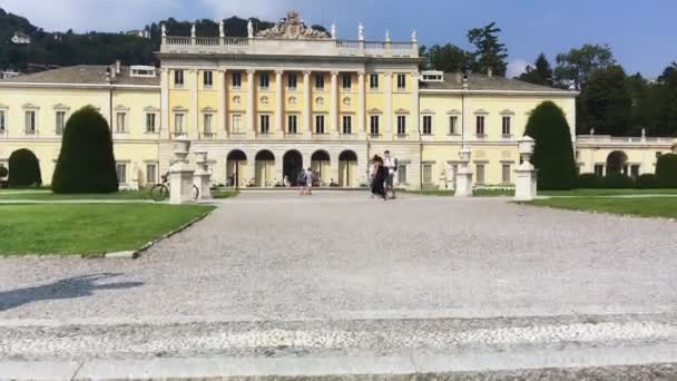 Como Juli 2019 Villa Olmo Como Met Toeristen Fietsers Een — Stockvideo