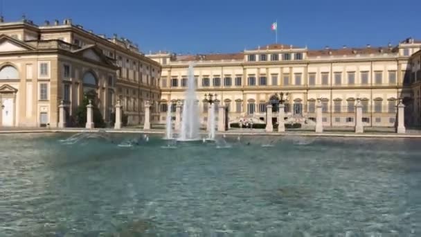 Monza Agosto 2019 Fotocamera Sorge Sulla Fontana Della Lussuosa Villa — Video Stock