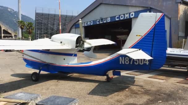 Como July 2019 Como Aero Club Small Blue Seaplane Parked — стокове відео