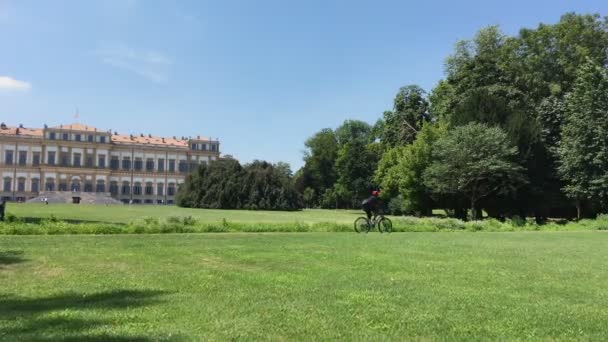 Monza Серпень 2019 Велосипедисти Педалі Парку Королівського Палацу Монца Літній — стокове відео