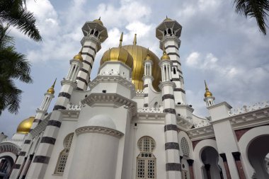 Kuala Kangsar, Malezya 'daki Bukit Chandan' daki Mescid Ubudiah. Mescid Ubudiah, Malezya 'nın en güzel camileri listesinde üst sıralarda yer alıyor..
