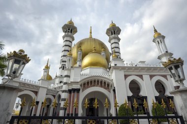 Kuala Kangsar, Malezya 'daki Bukit Chandan' daki Mescid Ubudiah. Mescid Ubudiah, Malezya 'nın en güzel camileri listesinde üst sıralarda yer alıyor..