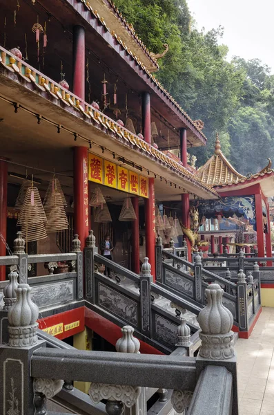 凌森通 马来西亚宜坡寺洞 灵森堂是一座美丽的道教洞寺 座落在霹雳宜坡石灰岩山脚下 — 图库照片