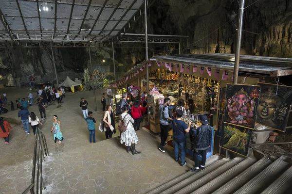 Pielgrzymka Odwiedzających Widział Zwiedzania Modlitwy Hinduskiej Świątyni Batu Caves Malezja — Zdjęcie stockowe