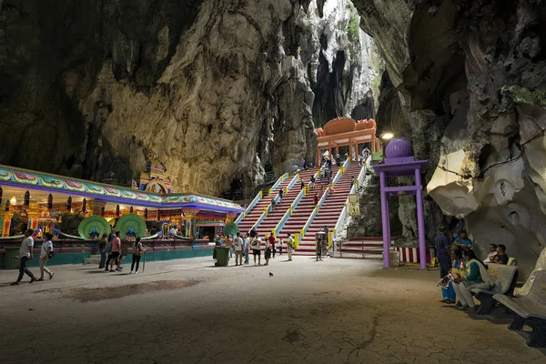 Zarándoklat Látogatók Látott Feltárása Imádkozás Hindu Templomban Batu Barlangok Malajzia — Stock Fotó