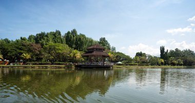 Taiping Lake Gardens, Malezya - Taiping Lake Gardens, Malezya 'da İngiliz yönetimi sırasında kurulan ilk halk bahçesi. Bahçe Bukit Larut yakınlarında yer almaktadır ve kasaba merkezine ve Taiping Hayvanat Bahçesi 'ne eşit mesafededir.. 