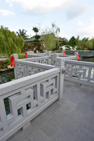 Een Prachtige Schilderachtige Traditionele Kleurrijke Chinese Draak Tempel Yongpeng Johor — Stockfoto