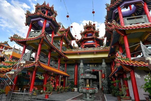 Een Grote Schilderachtige Traditionele Kleurrijke Chinese Black Dragon Cave Tempel — Stockfoto