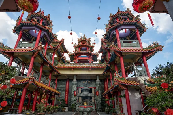 Een Grote Schilderachtige Traditionele Kleurrijke Chinese Black Dragon Cave Tempel — Stockfoto