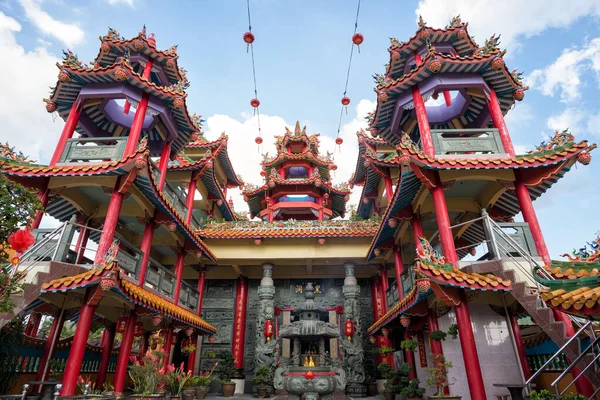 Een Grote Schilderachtige Traditionele Kleurrijke Chinese Black Dragon Cave Tempel — Stockfoto