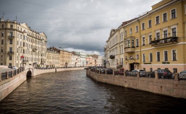 St. Petersburg şehir değinir