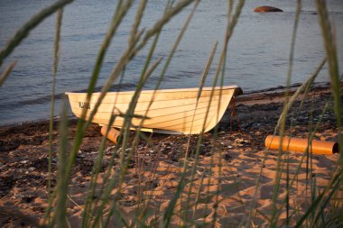 Baltık Denizi kıyısında tekne