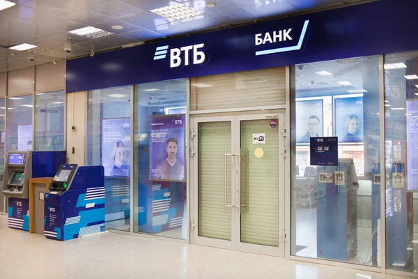 VTB 24 bank biuro w Moskwie. Moskwa, sierpień, 18, 2018. — Zdjęcie stockowe