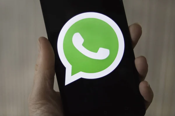 Web sayfası uygulama Whatsapp Smartphone ile — Stok fotoğraf