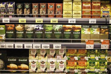 Süpermarkette raflarda Çay